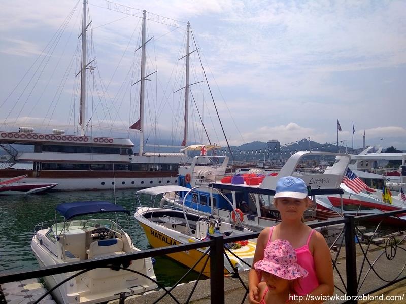 Port morski w Batumi jachty